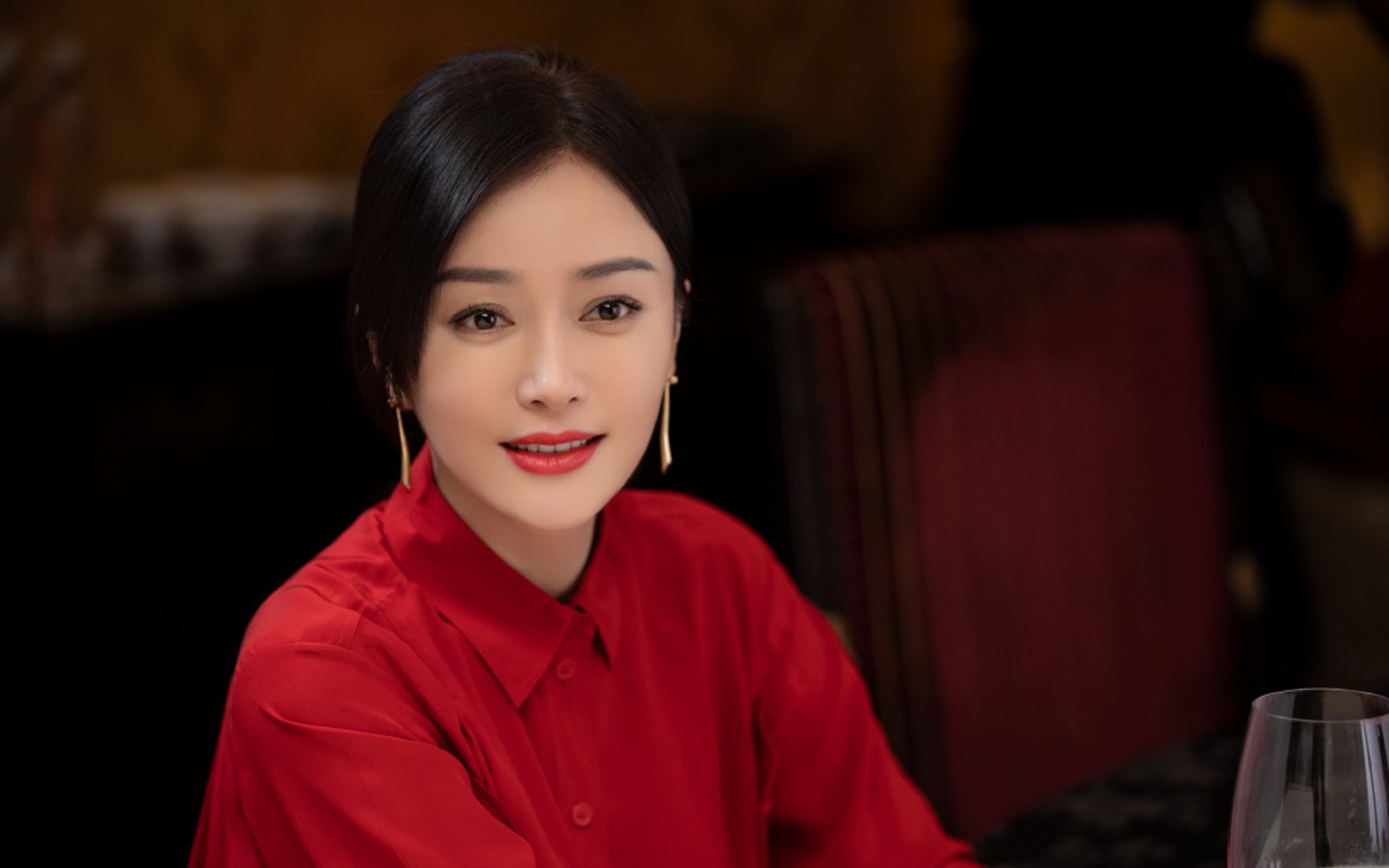 “武汉马拉松：赛场上，速度与毅力的较量”
